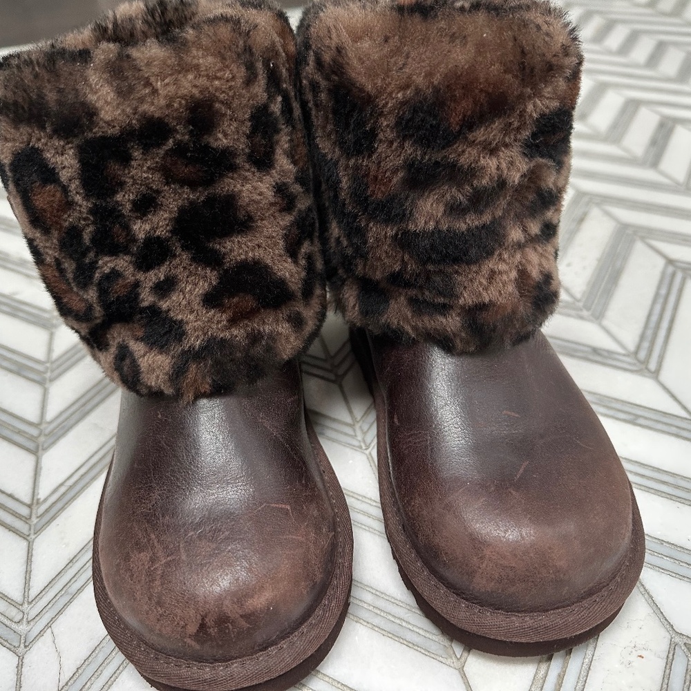 UGG Australia Girls' Ellee Animal Leopard Boots Size 1, New!!